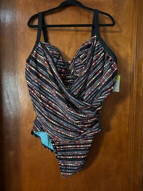 New with tags women’s Terra and Sky Swimsuit size 4x 26/28